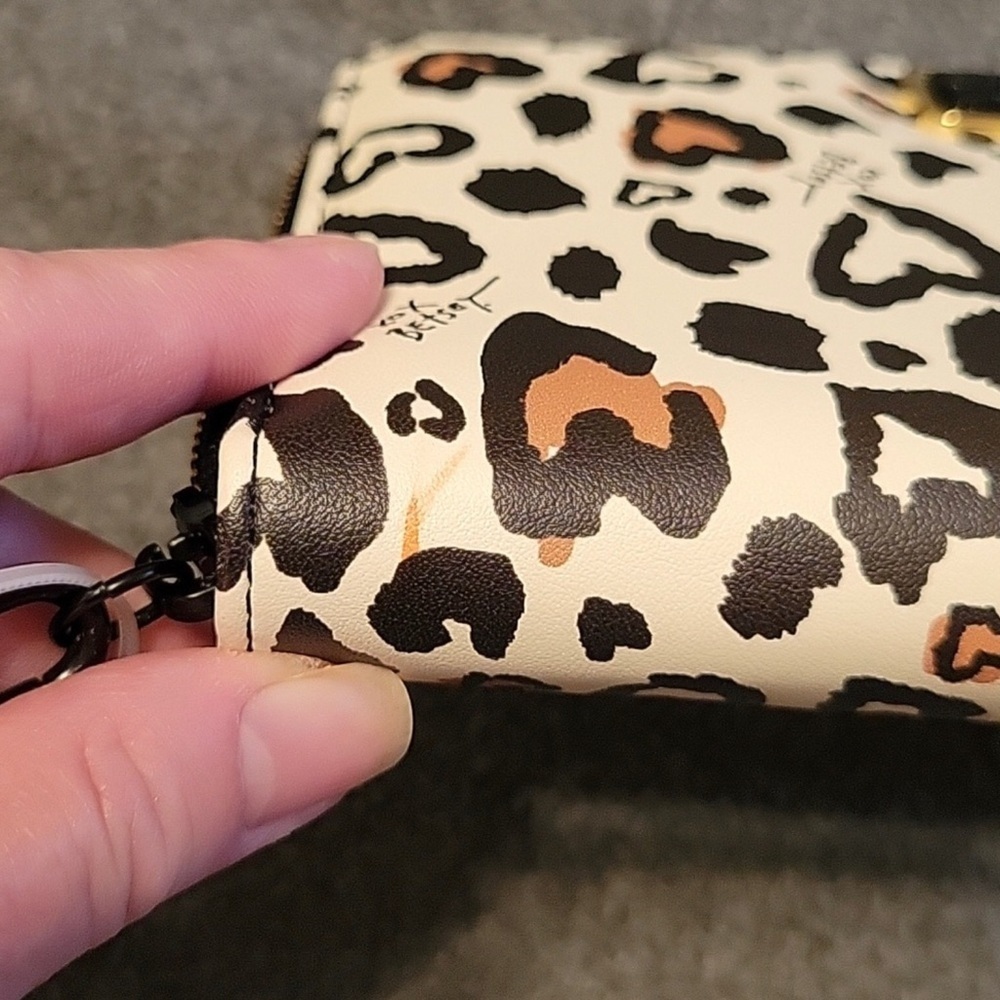 Betsey Johnson Leopard Heart Zip Around Wallet / Wristlet, Cream, Black, Tan - Picture 17 of 17